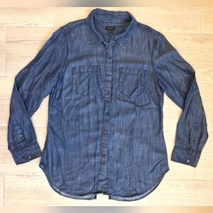 Talbots women's medium wash blue denim long-sleeved button-down shirt -  medium